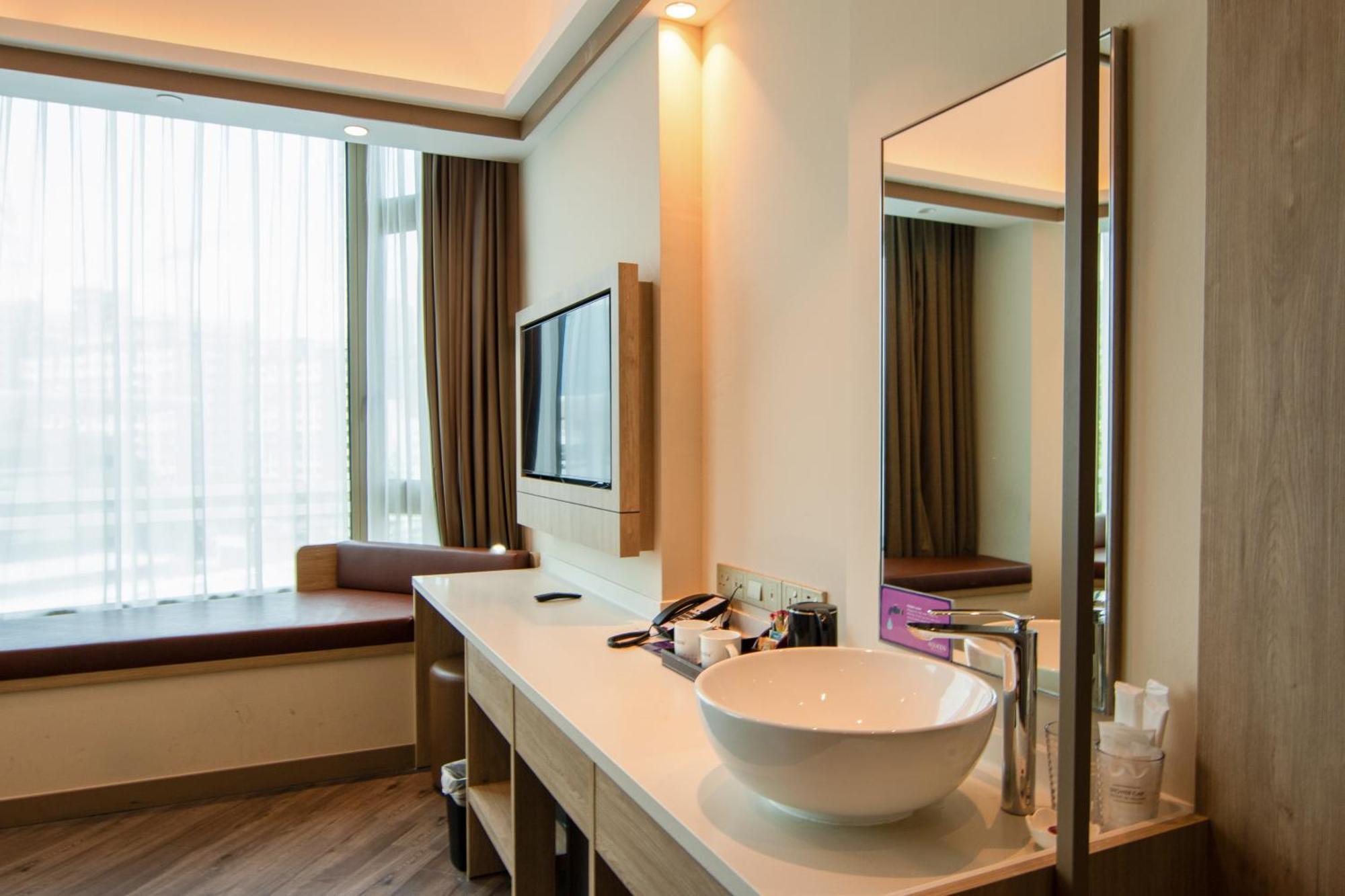 Aqueen Prestige Hotel Jalan Besar Singapur Dış mekan fotoğraf